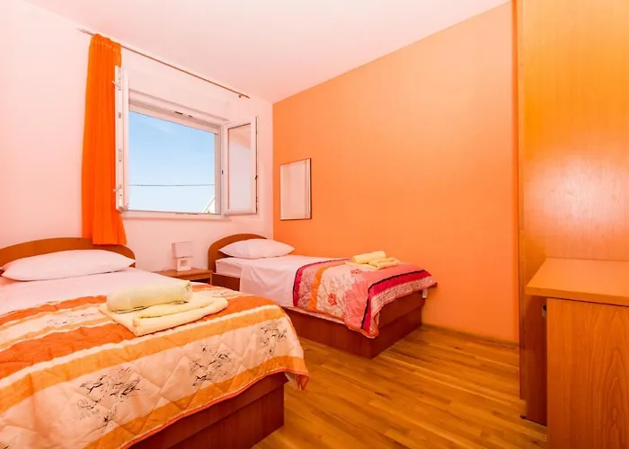 Okrug Gornji 16901a Апартаменты *